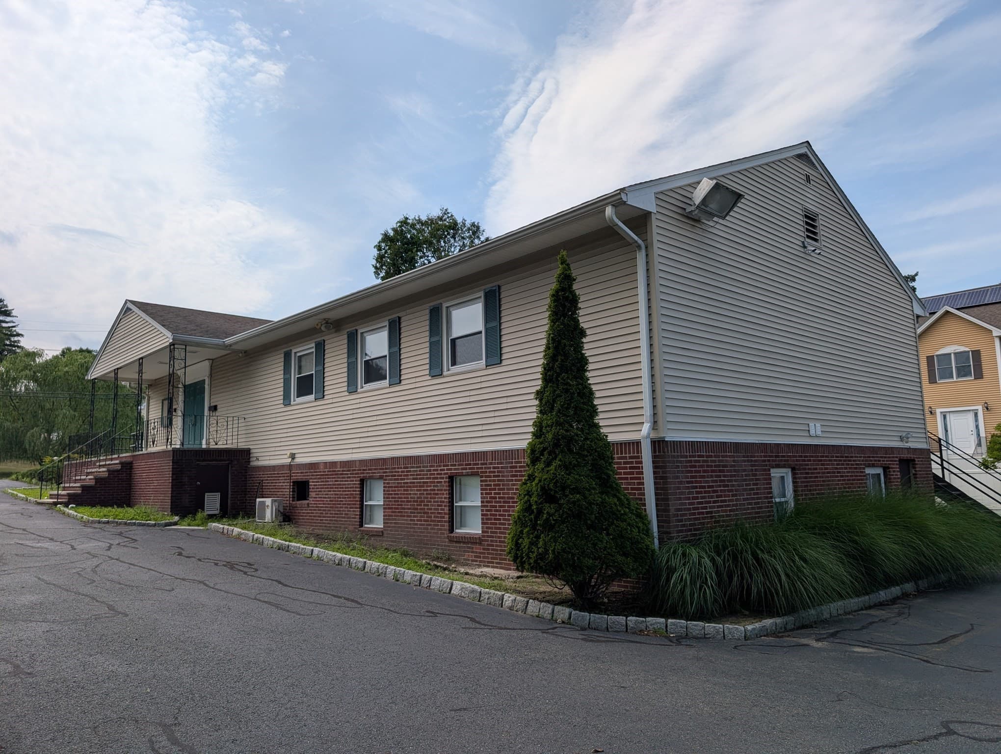 Single Family Residence at 136 Winn Street, Burlington MA 01803, Burlington, photo 3 of 27