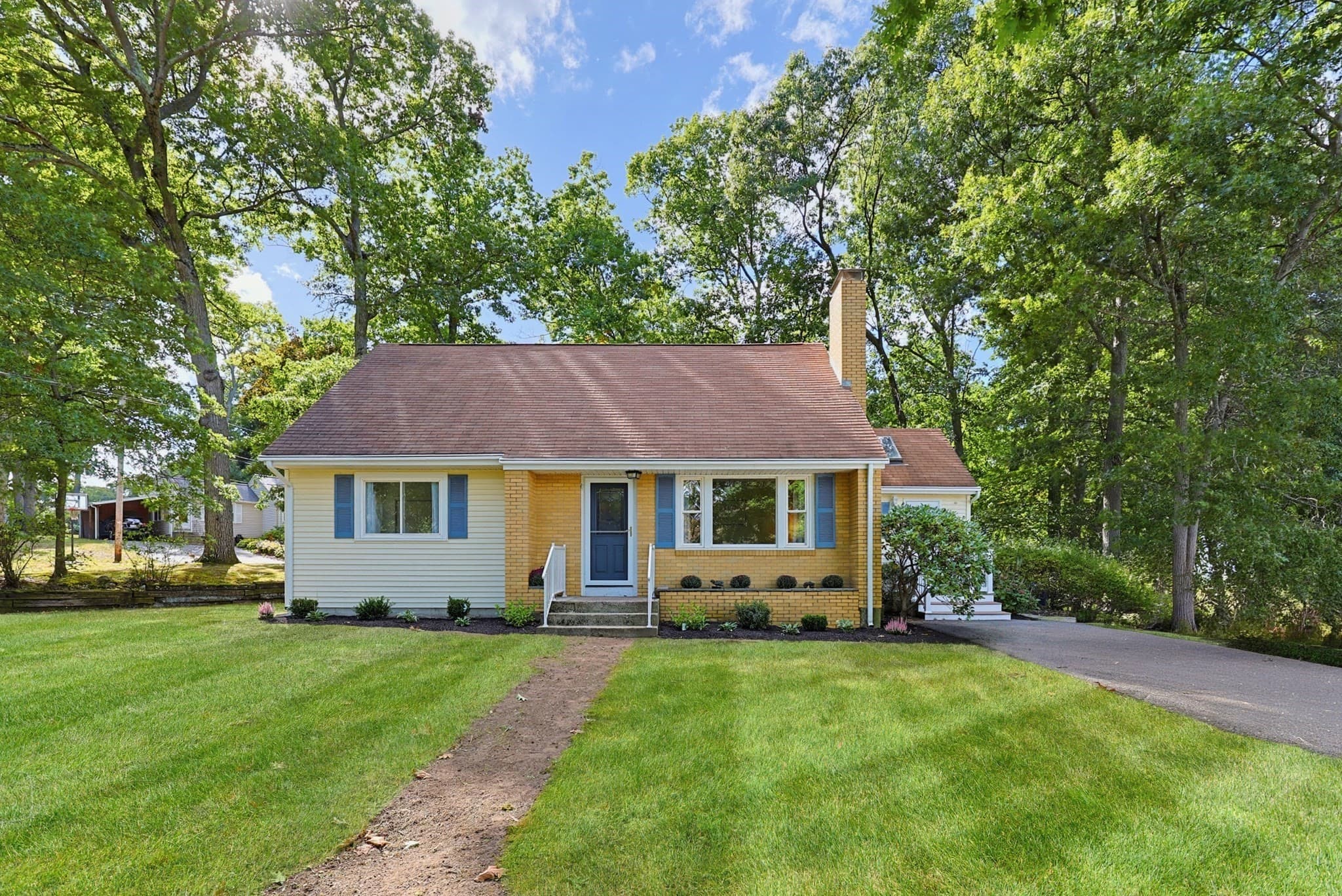 21 Burt St, Attleboro MA 02703