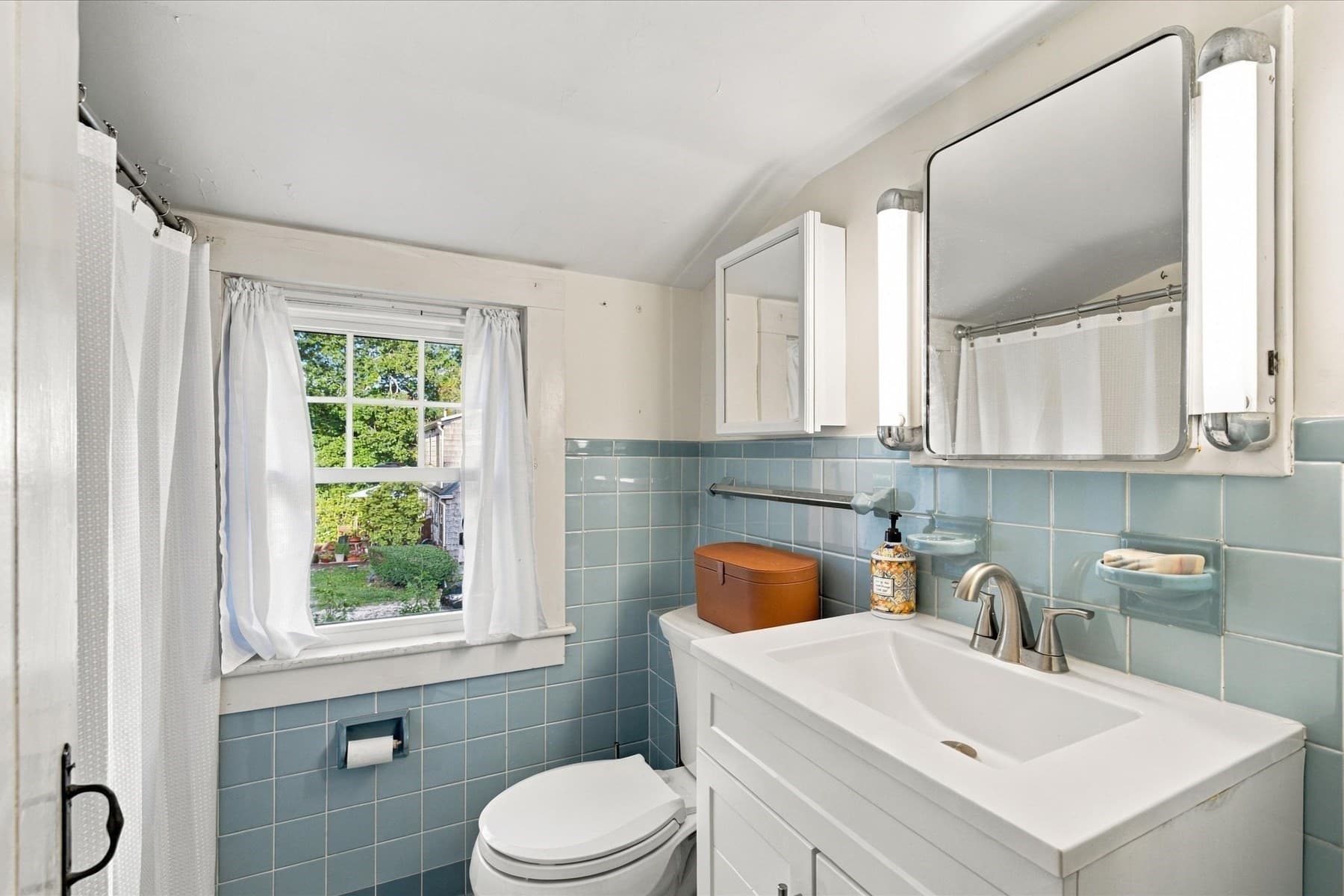 Single Family Residence at 170 Lakeview Ave, Falmouth MA 02540, Falmouth, photo 16 of 38