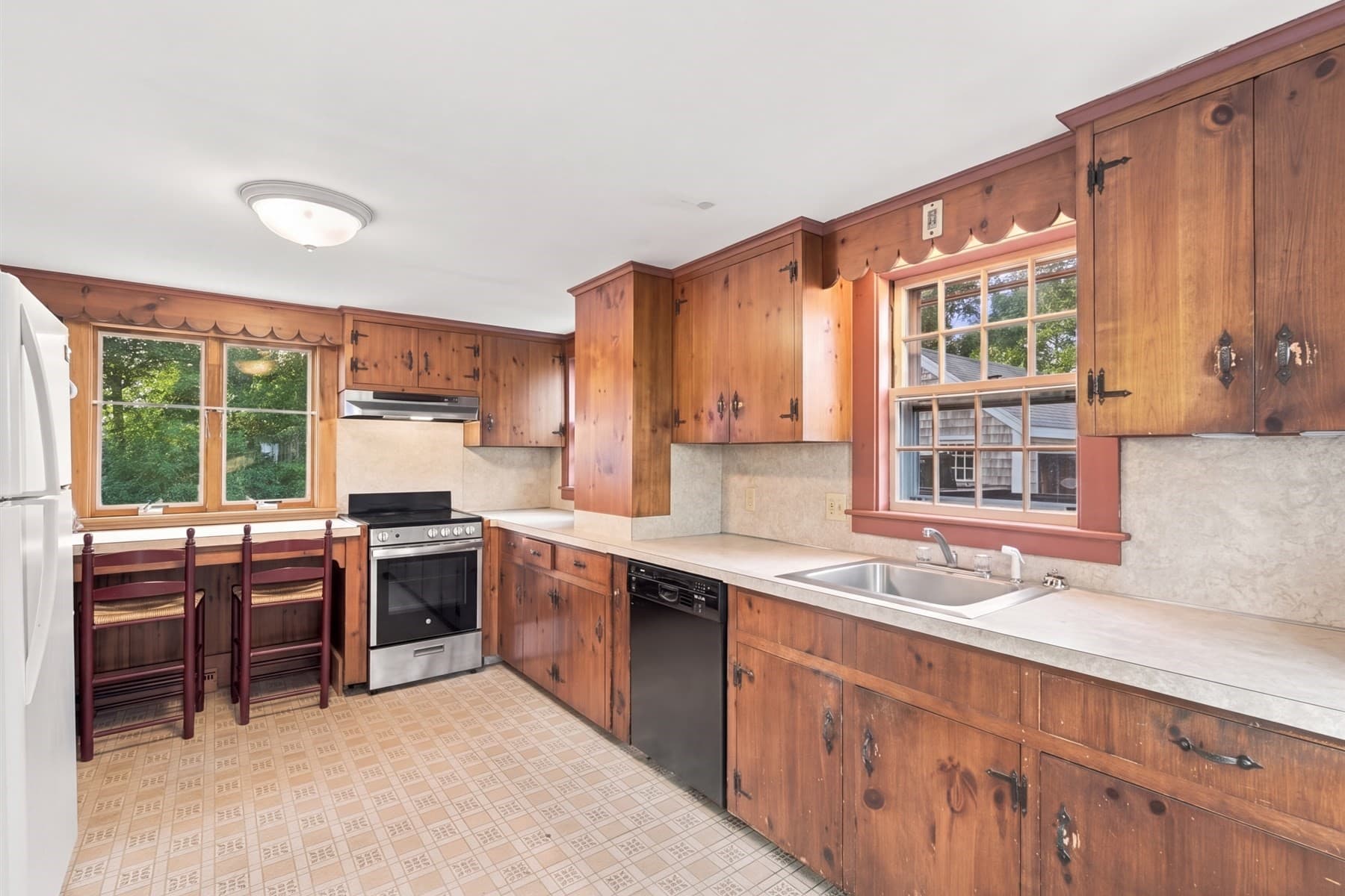 Single Family Residence at 170 Lakeview Ave, Falmouth MA 02540, Falmouth, photo 9 of 38