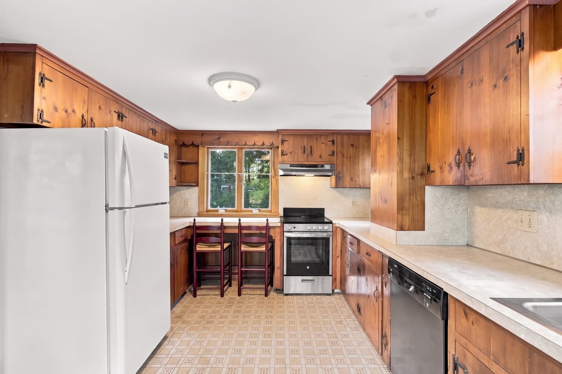 Single Family Residence at 170 Lakeview Ave, Falmouth MA 02540, Falmouth, photo 10 of 38
