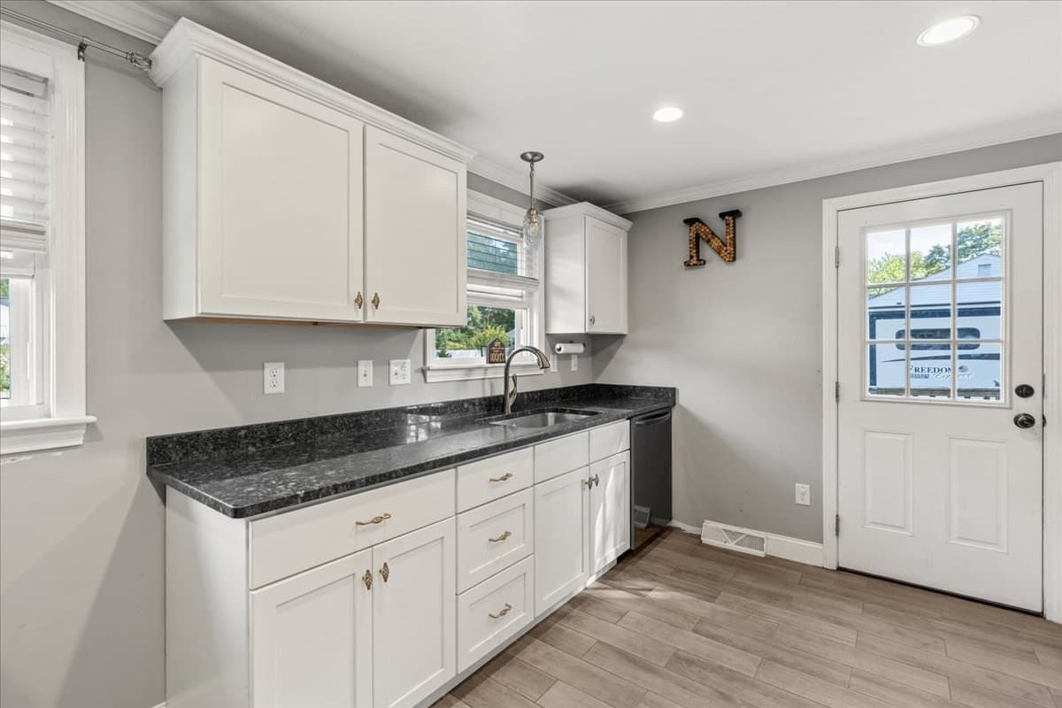 Single Family Residence at 105 Crestfield Dr, Brockton MA 02302, Brockton, photo 2 of 42
