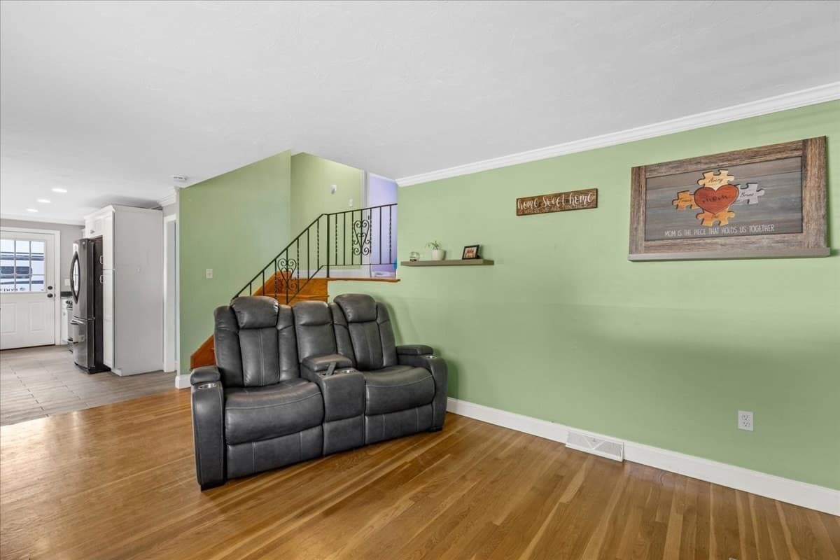 Single Family Residence at 105 Crestfield Dr, Brockton MA 02302, Brockton, photo 12 of 42