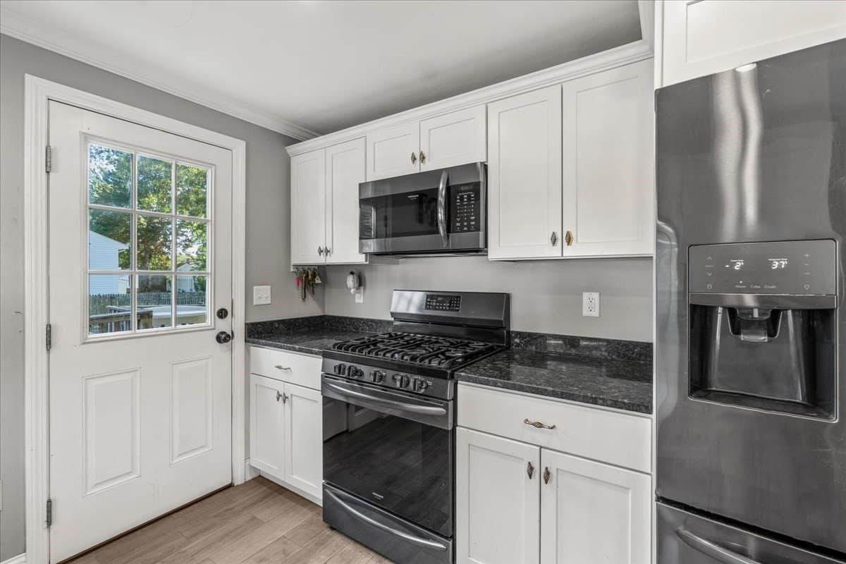 Single Family Residence at 105 Crestfield Dr, Brockton MA 02302, Brockton, photo 7 of 42