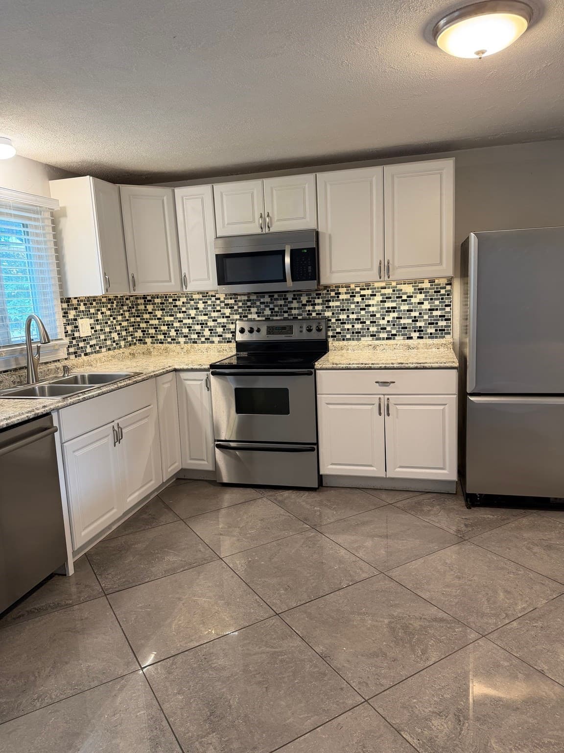 Condominium at 20 Yorktown Ct # 20, Chicopee MA 01020, Chicopee, photo 9 of 20