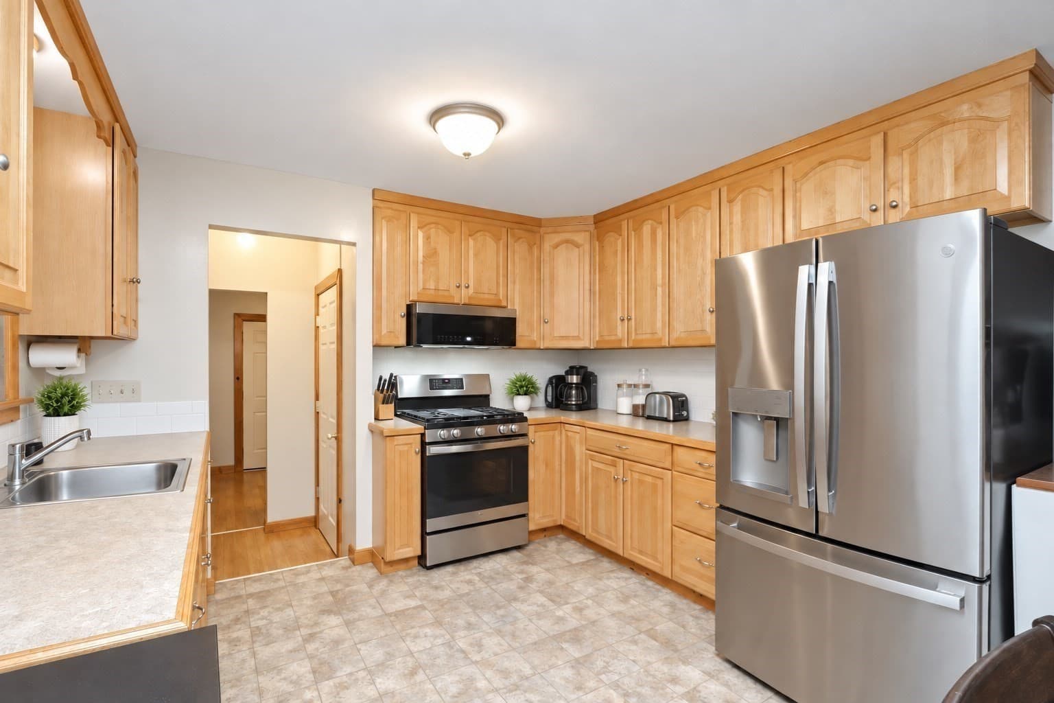 Single Family Residence at 234 Carver St, Springfield MA 01108, Springfield, photo 10 of 33