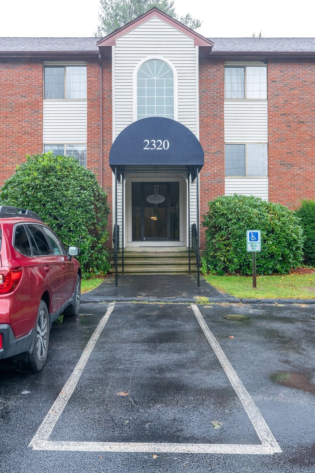 2320 Skyline Dr # 18, Lowell MA 01854
