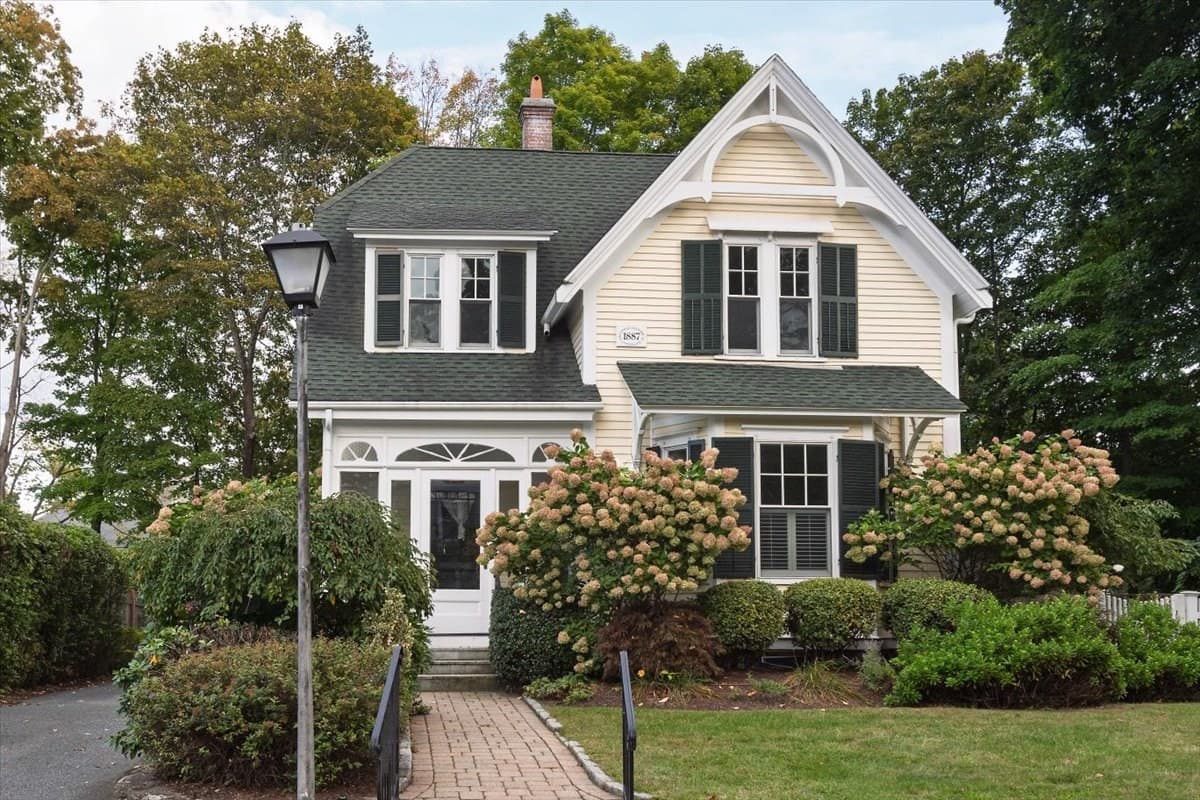 16 Abbott Street, Wellesley MA 02482