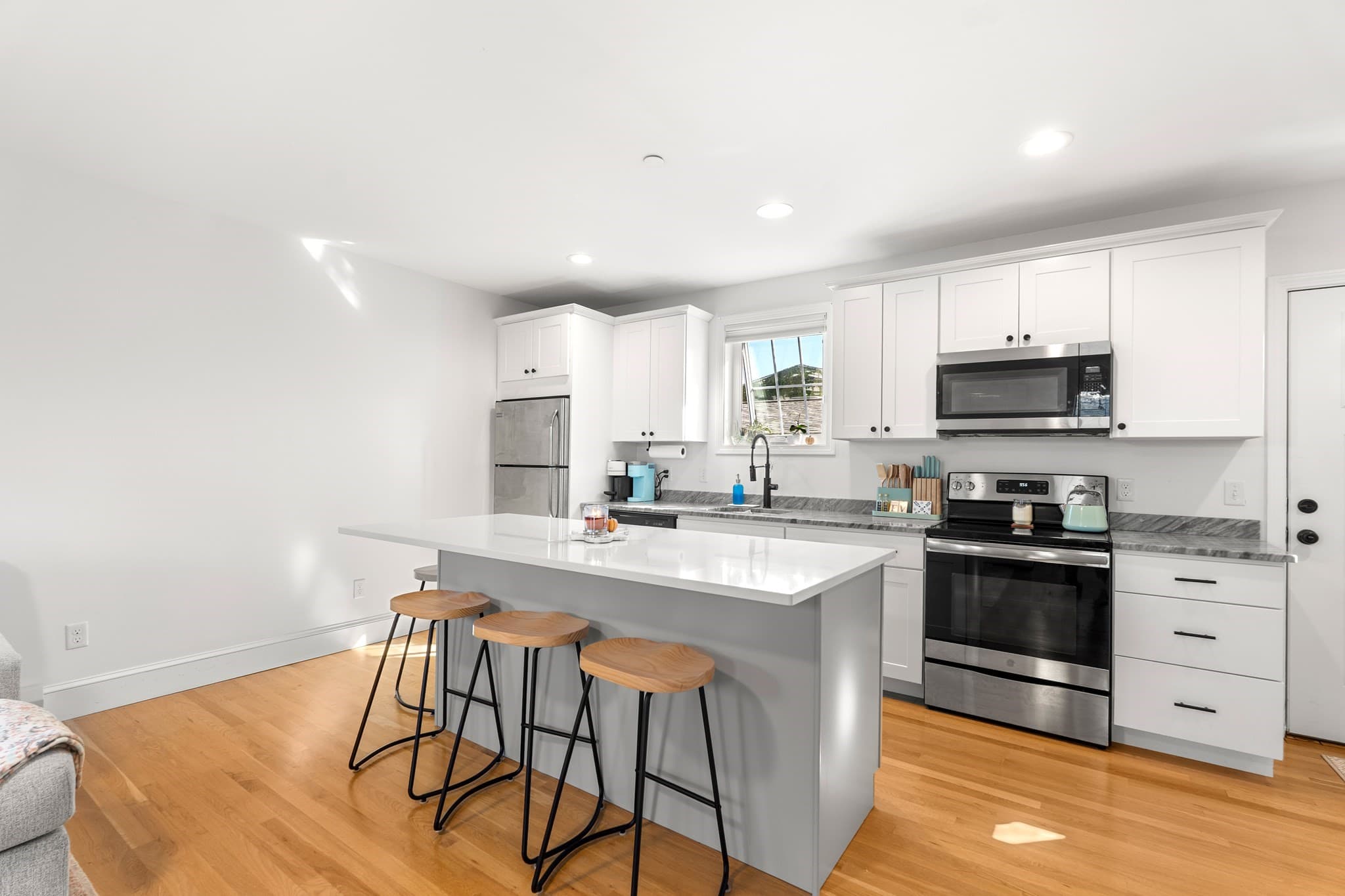 Condominium at 224 Court Street # 3, New Bedford MA 02740, New Bedford, photo 6 of 32
