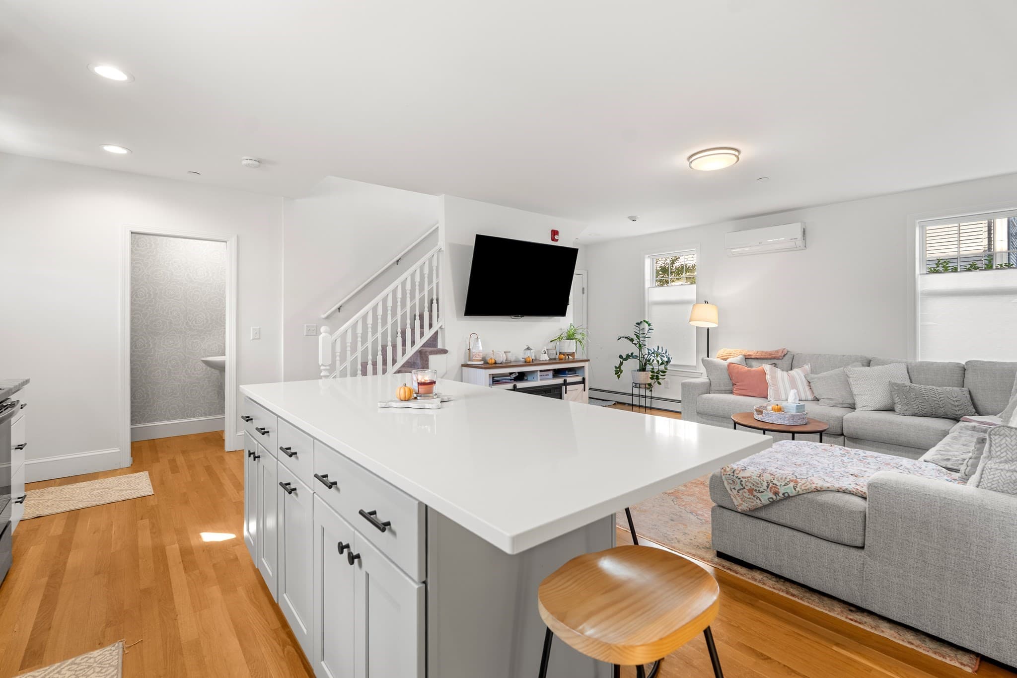 Condominium at 224 Court Street # 3, New Bedford MA 02740, New Bedford, photo 8 of 32