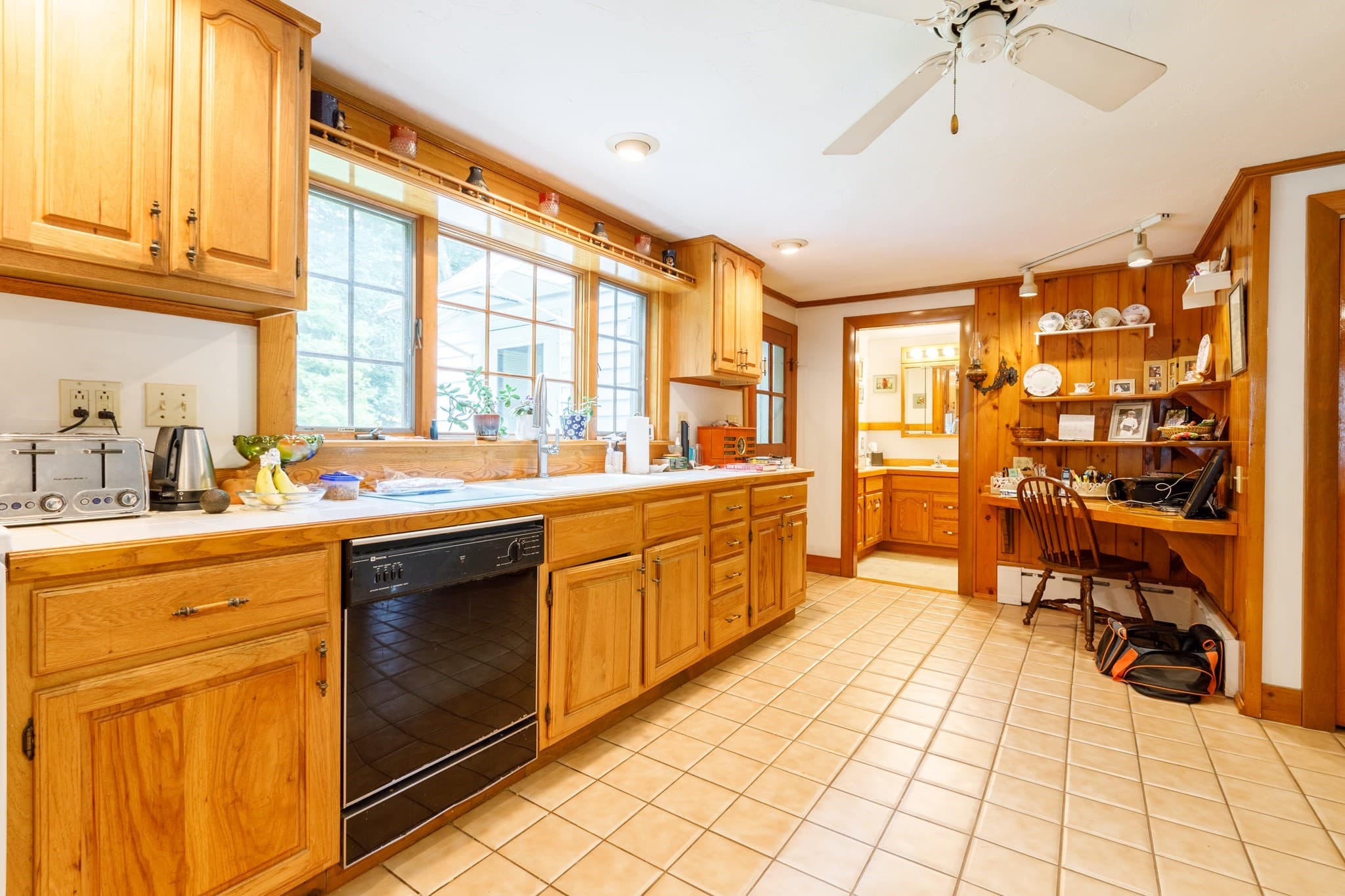 2 Family - 2 Units Side by Side at 16 Brooks Pond Rd, North Brookfield MA 01535, North Brookfield, photo 6 of 15