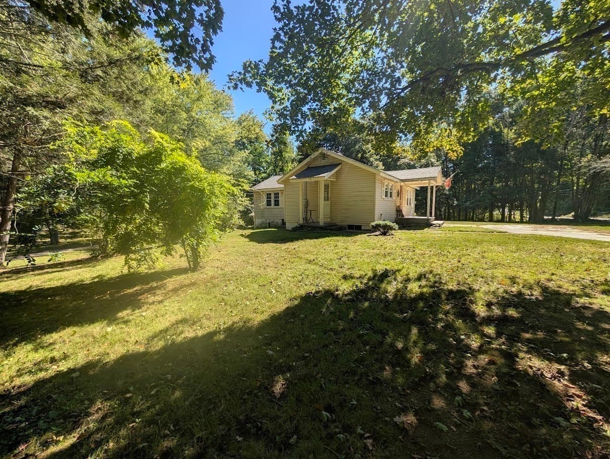 93 Richardson Corner Rd, Charlton MA 01507