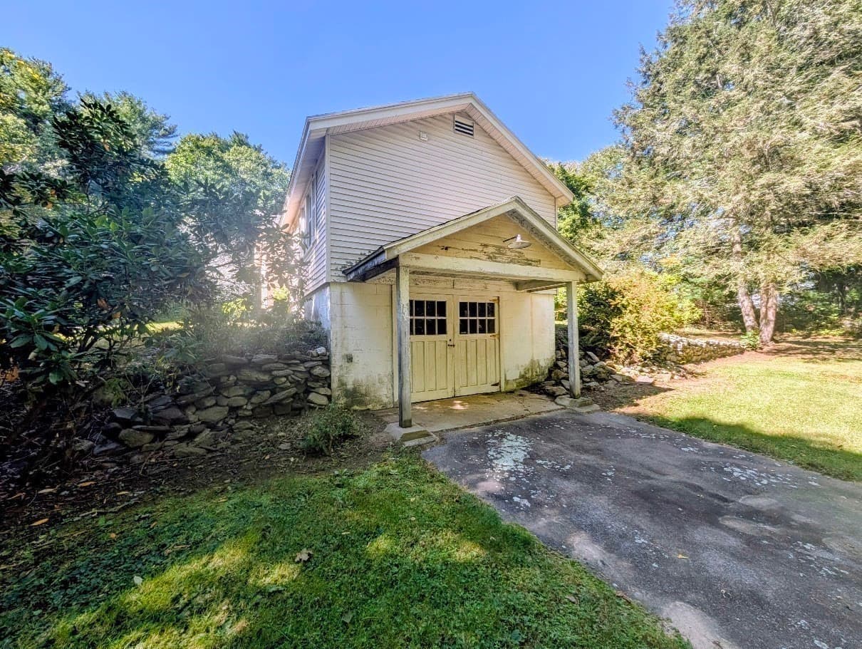 Single Family Residence at 93 Richardson Corner Rd, Charlton MA 01507, Charlton, photo 4 of 42