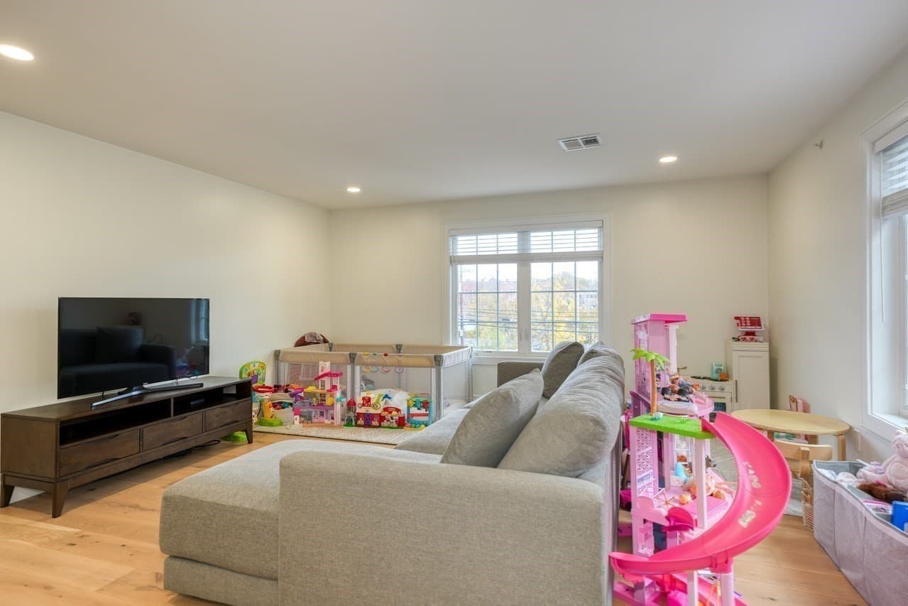 Condominium at 17 School # C, Hudson MA 01749, Hudson, photo 4 of 20