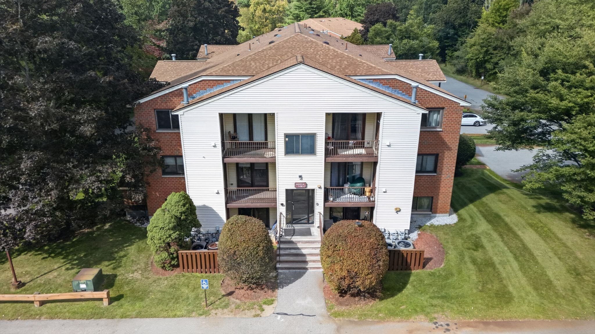 Condominium at 189 Littleton Rd # 15, Chelmsford MA 01824, Chelmsford, photo 2 of 35
