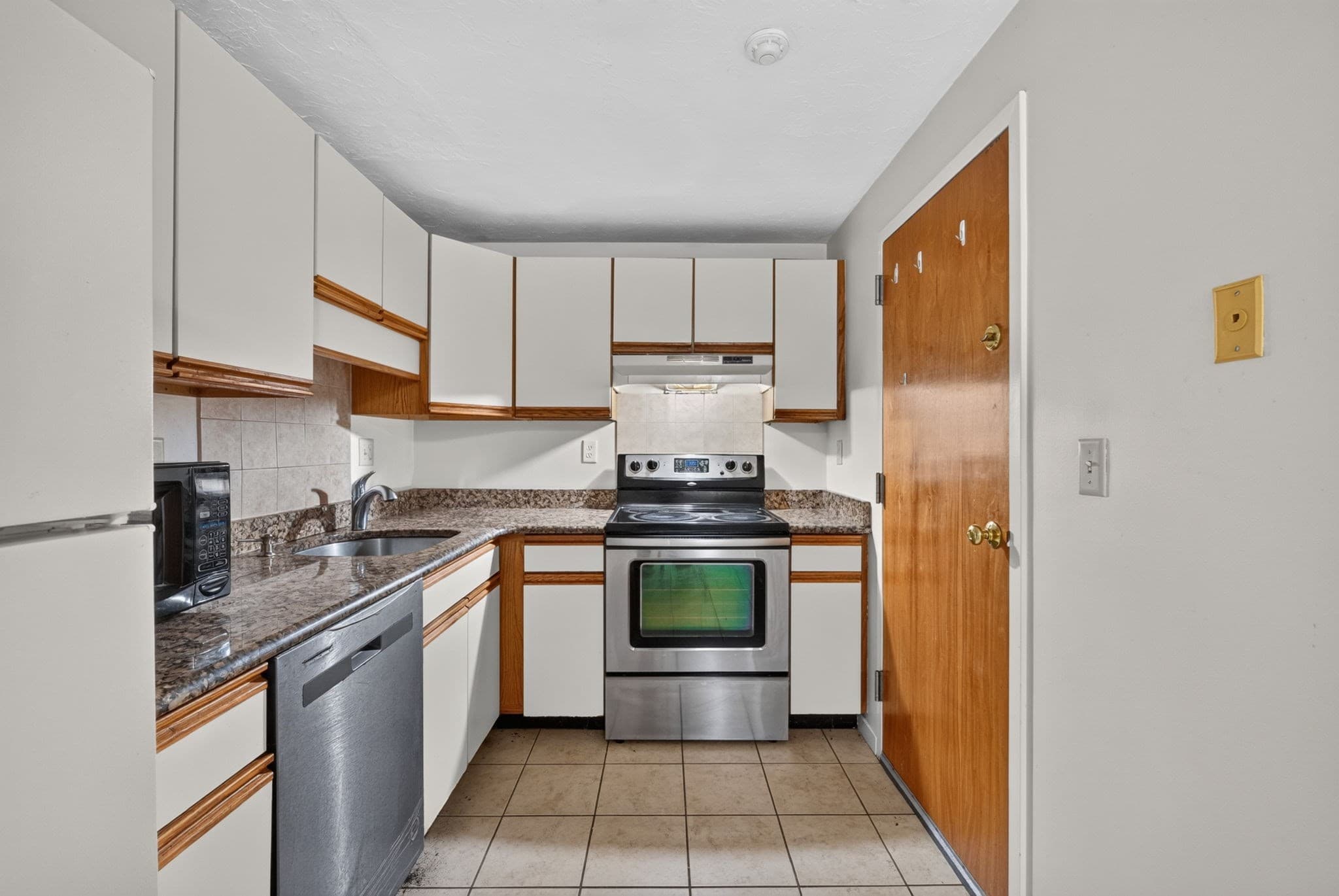 Condominium at 189 Littleton Rd # 15, Chelmsford MA 01824, Chelmsford, photo 12 of 35