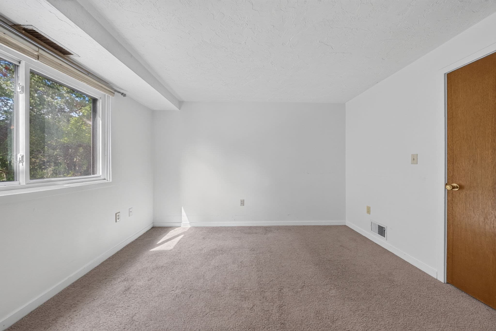 Condominium at 189 Littleton Rd # 15, Chelmsford MA 01824, Chelmsford, photo 24 of 35