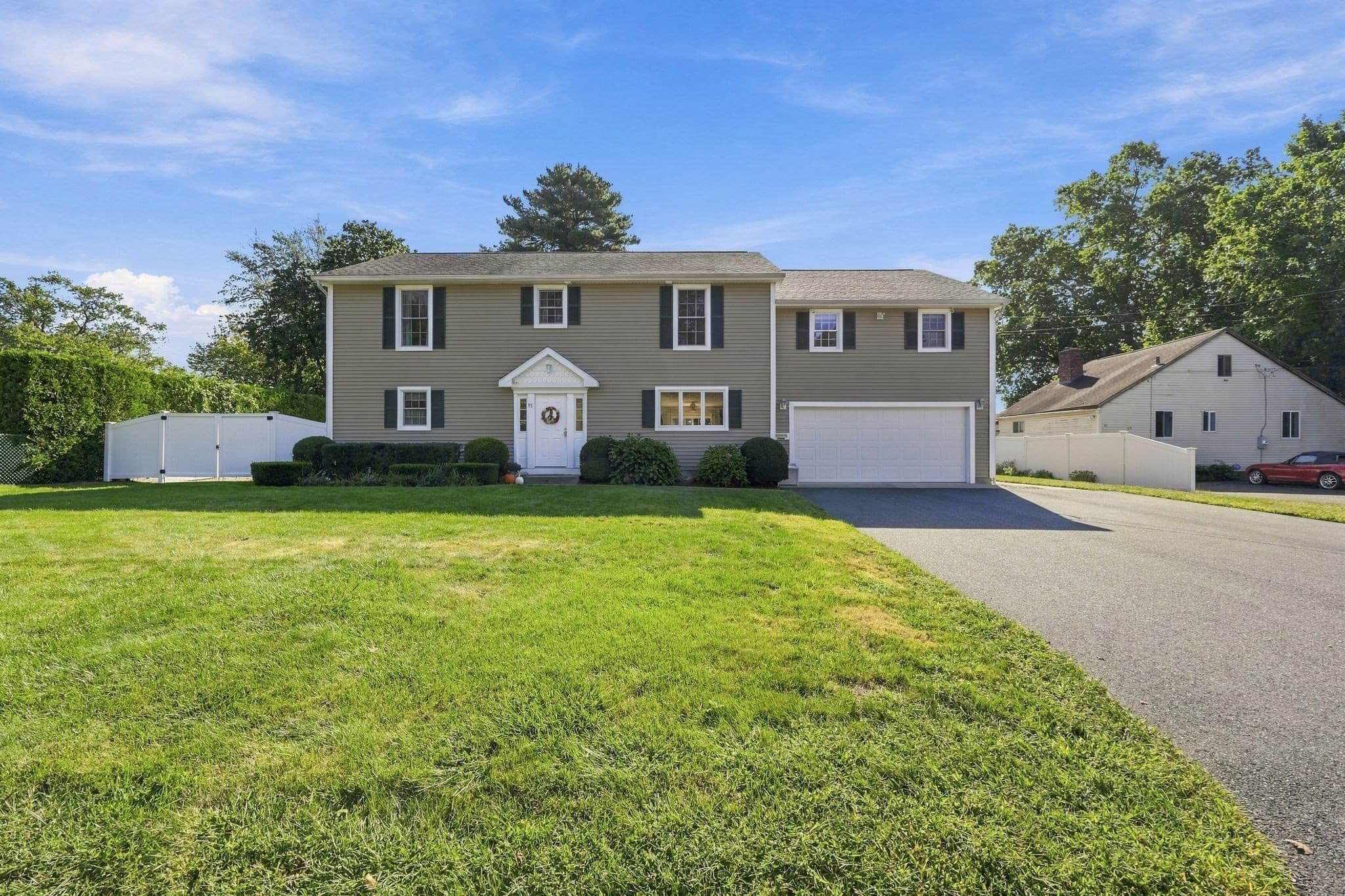 63 Autumn St, Agawam MA 01001