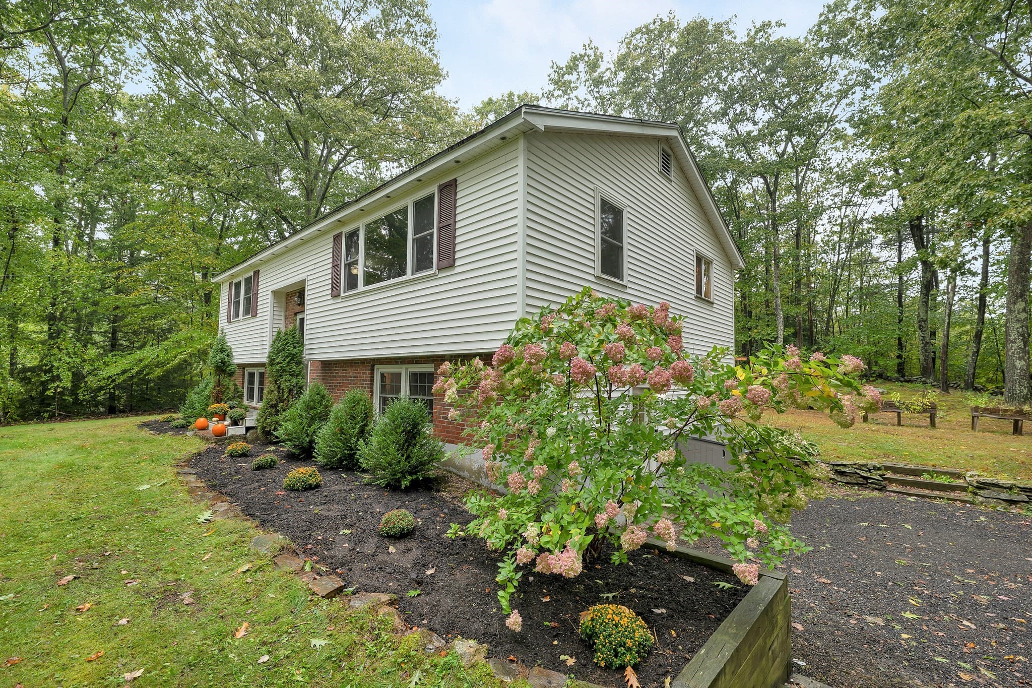 Single Family Residence at 9 Epping Woods Road, Epping NH 03042, Epping, photo 2 of 31