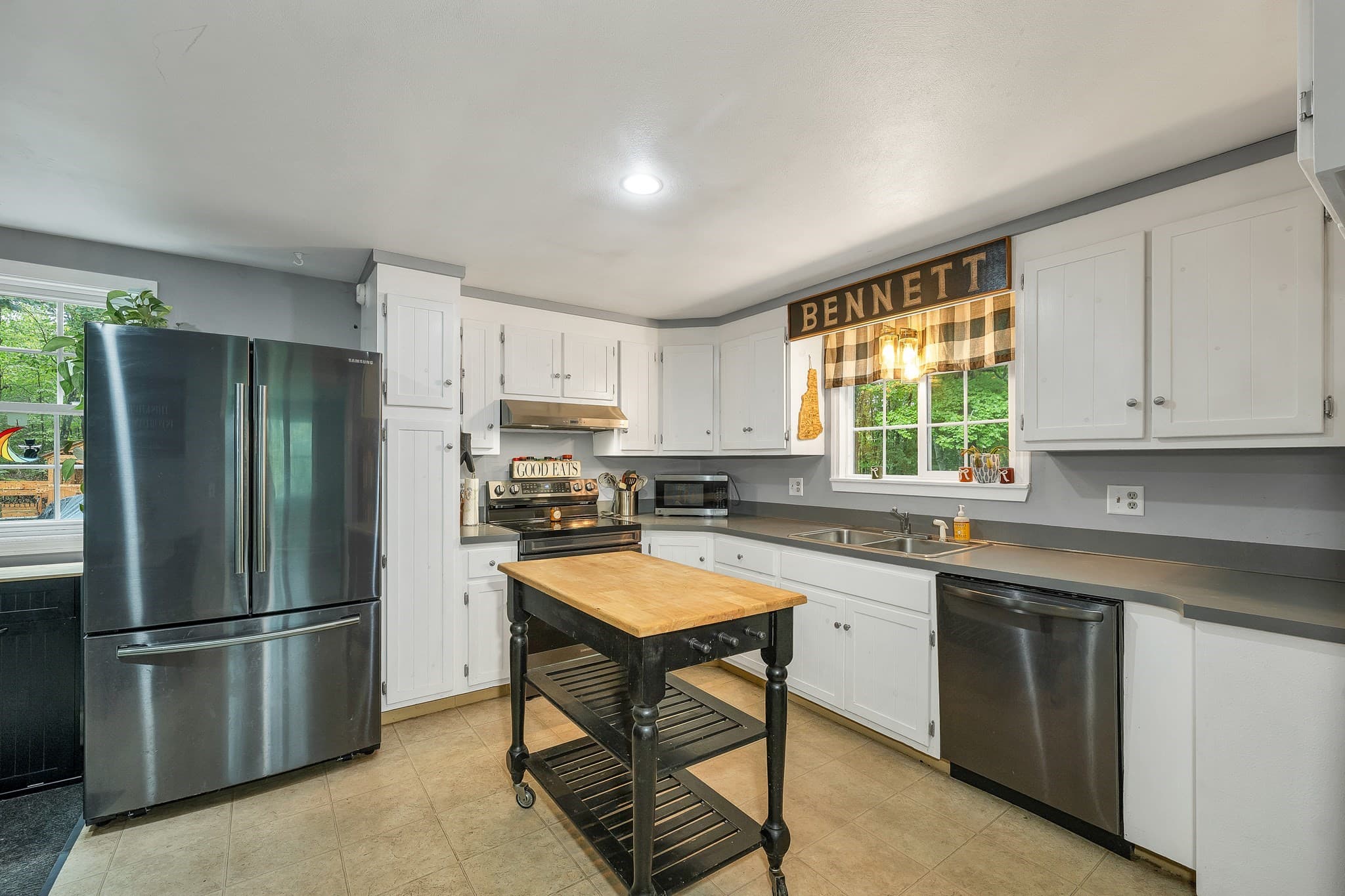 Single Family Residence at 9 Epping Woods Road, Epping NH 03042, Epping, photo 3 of 31
