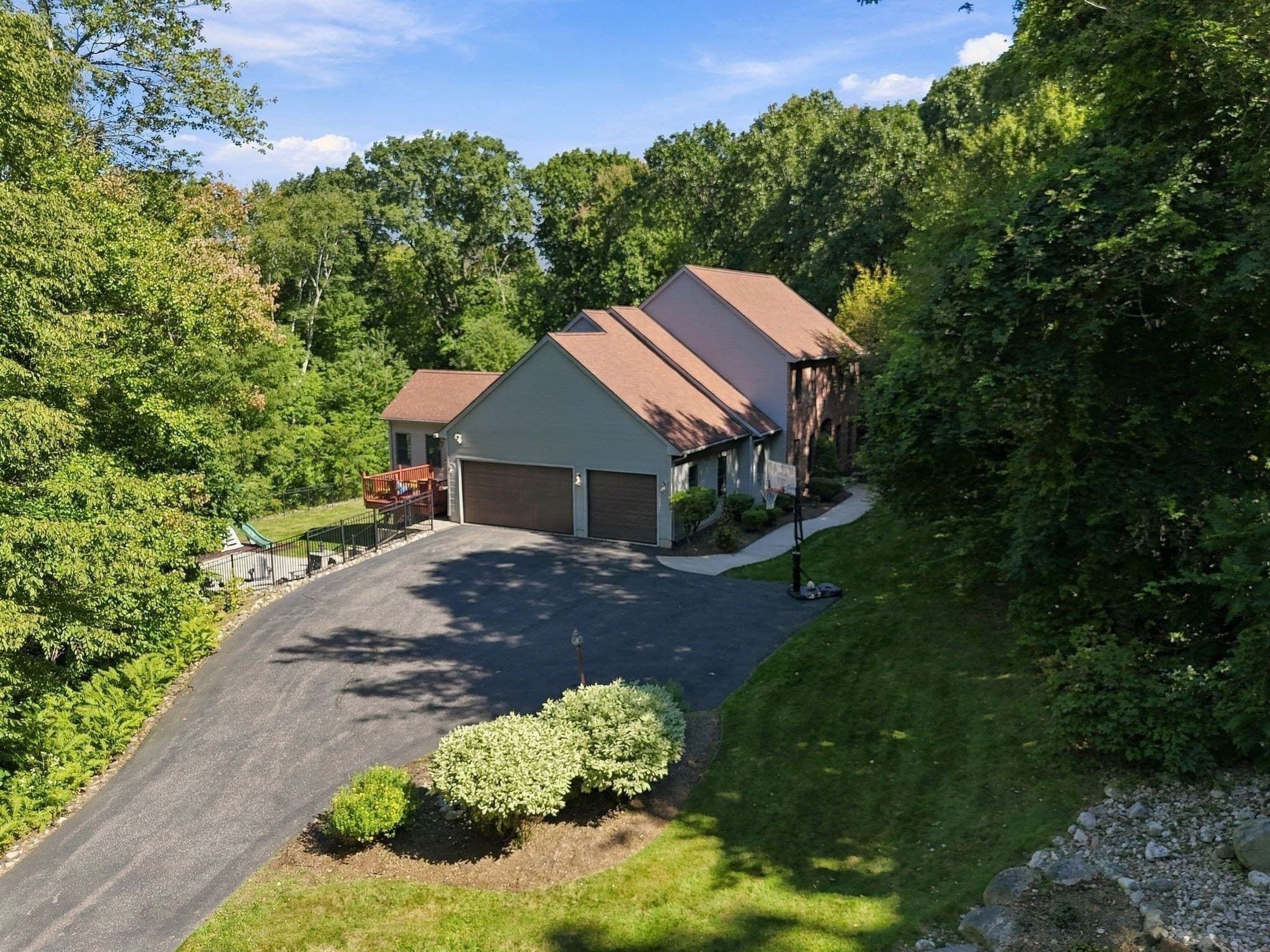 Single Family Residence at 2 Highview Circle, Wilbraham MA 01095, Wilbraham, photo 5 of 42