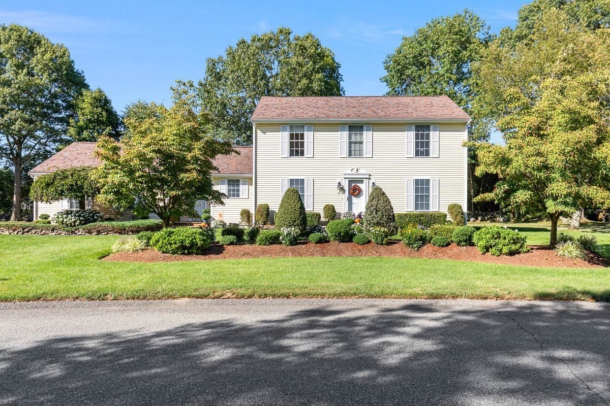 15 Andrew Ct, Swansea MA 02777