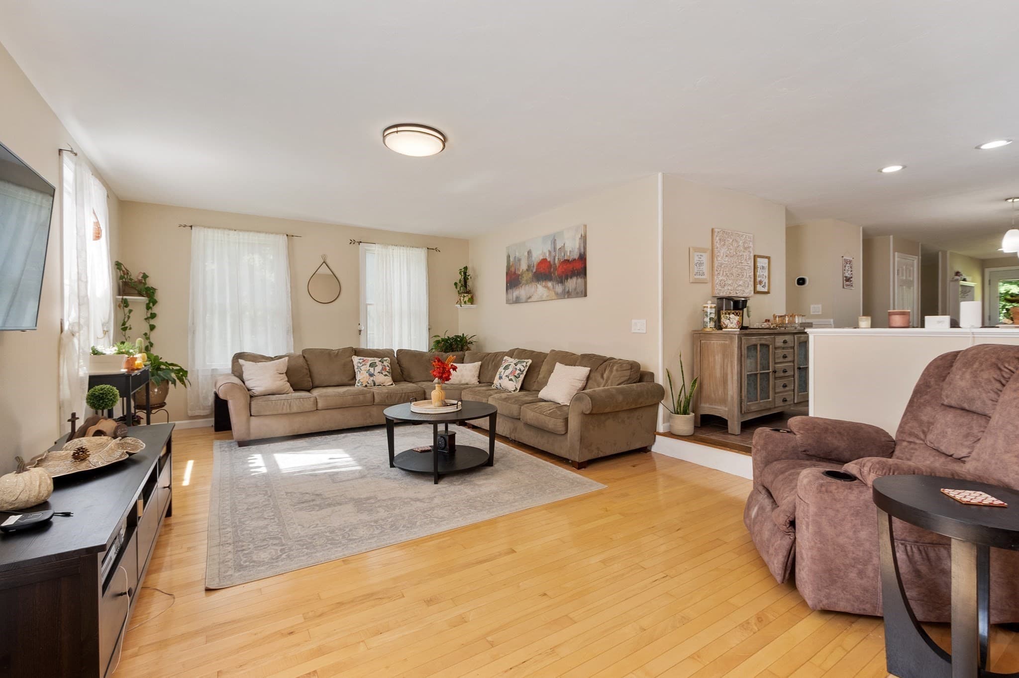 Single Family Residence at 1 Laurelwoods Dr, Townsend MA 01474, Townsend, photo 7 of 42