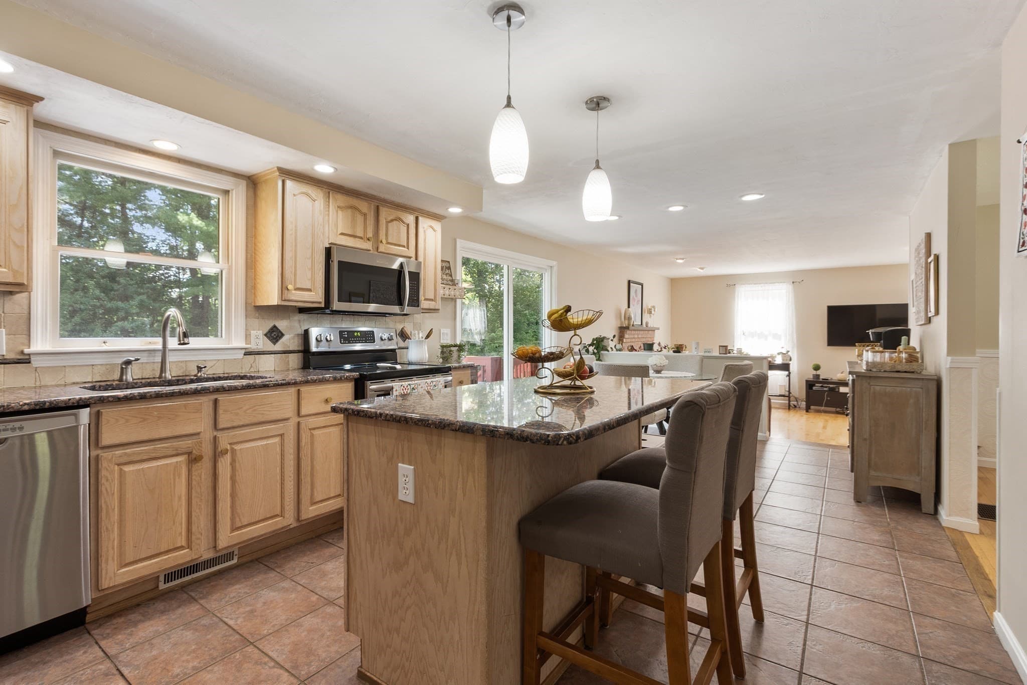 Single Family Residence at 1 Laurelwoods Dr, Townsend MA 01474, Townsend, photo 3 of 42