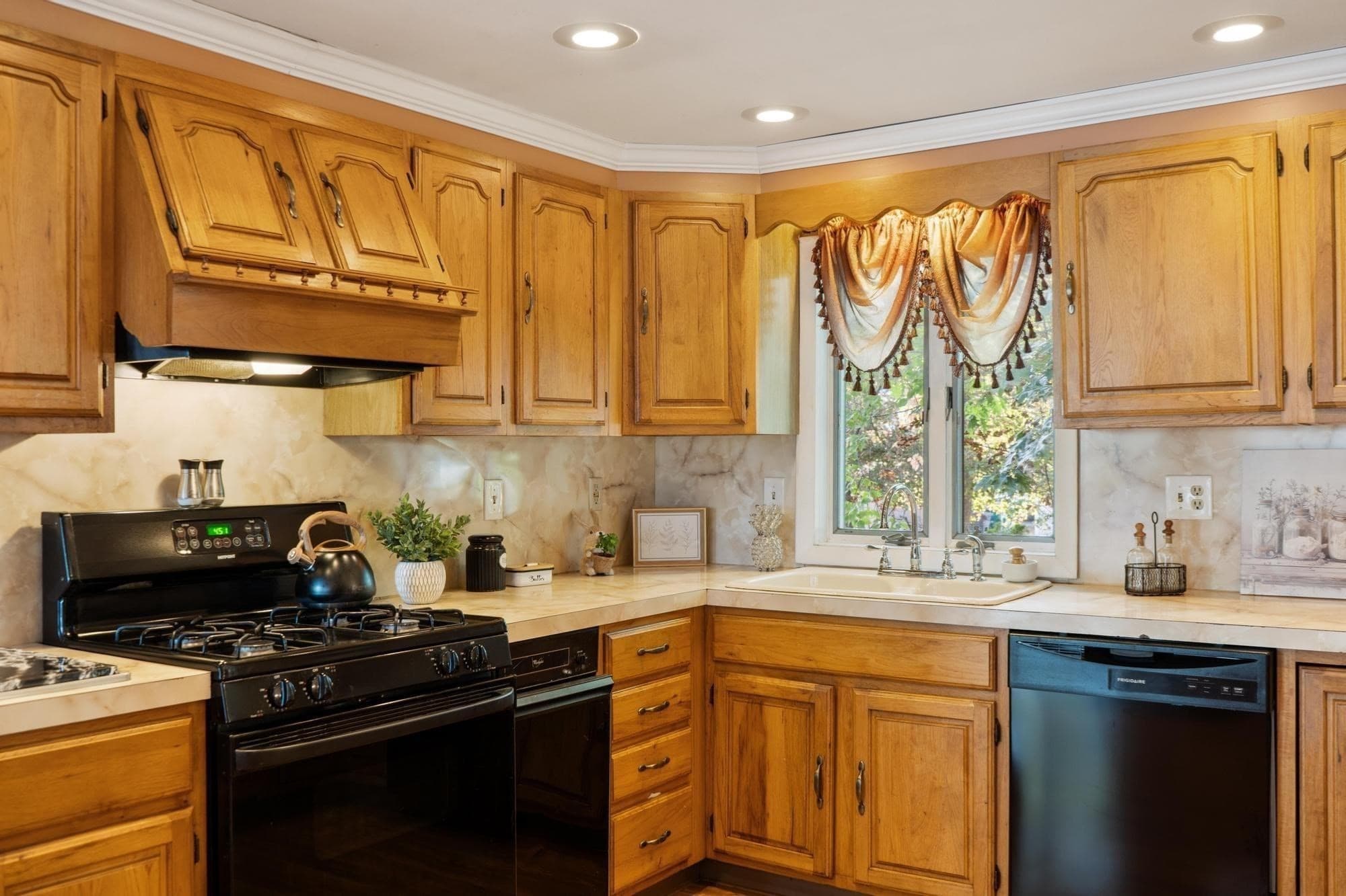 Single Family Residence at 41 Smith St, Fitchburg MA 01420, Fitchburg, photo 18 of 40
