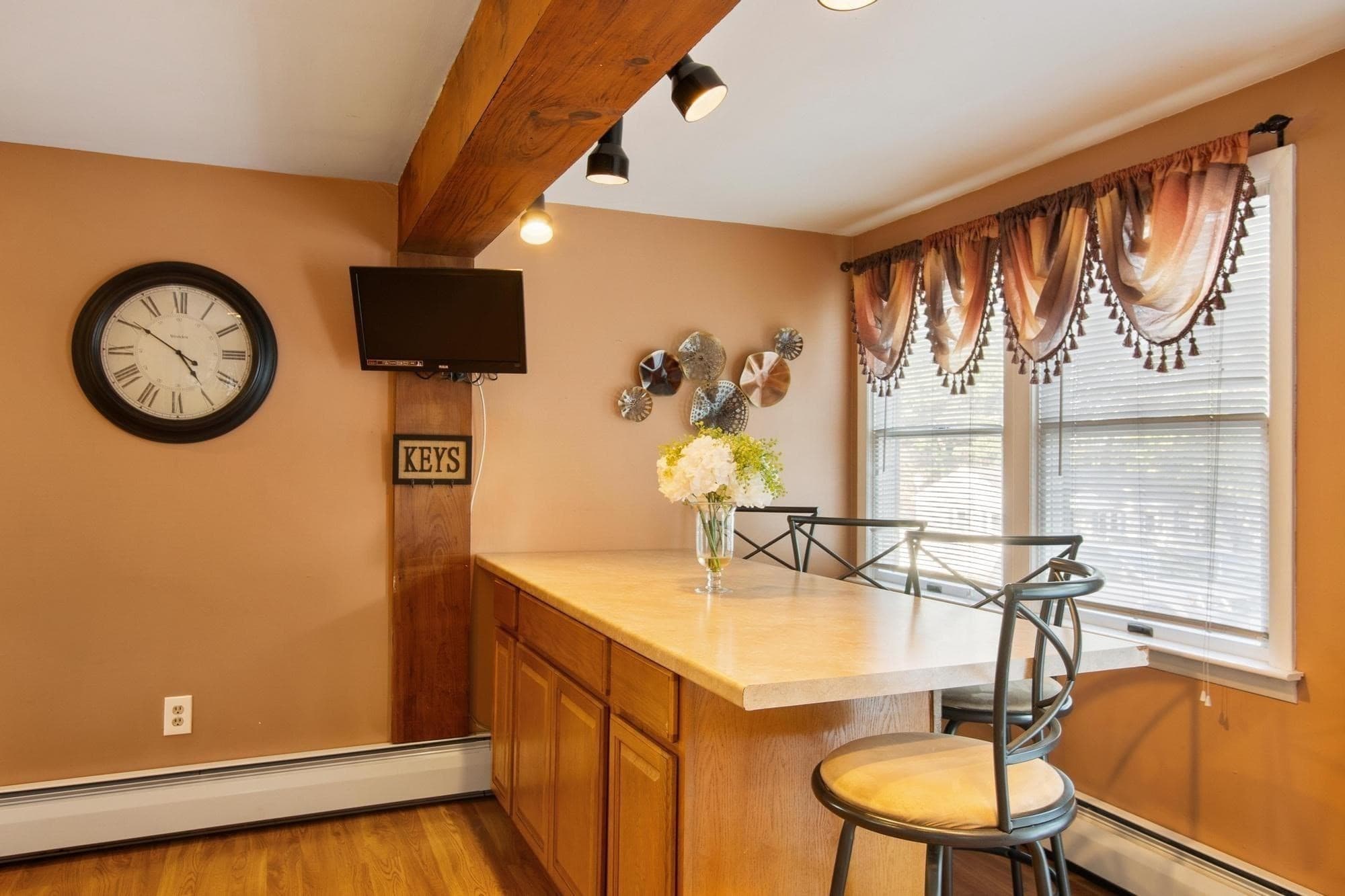 Single Family Residence at 41 Smith St, Fitchburg MA 01420, Fitchburg, photo 11 of 40