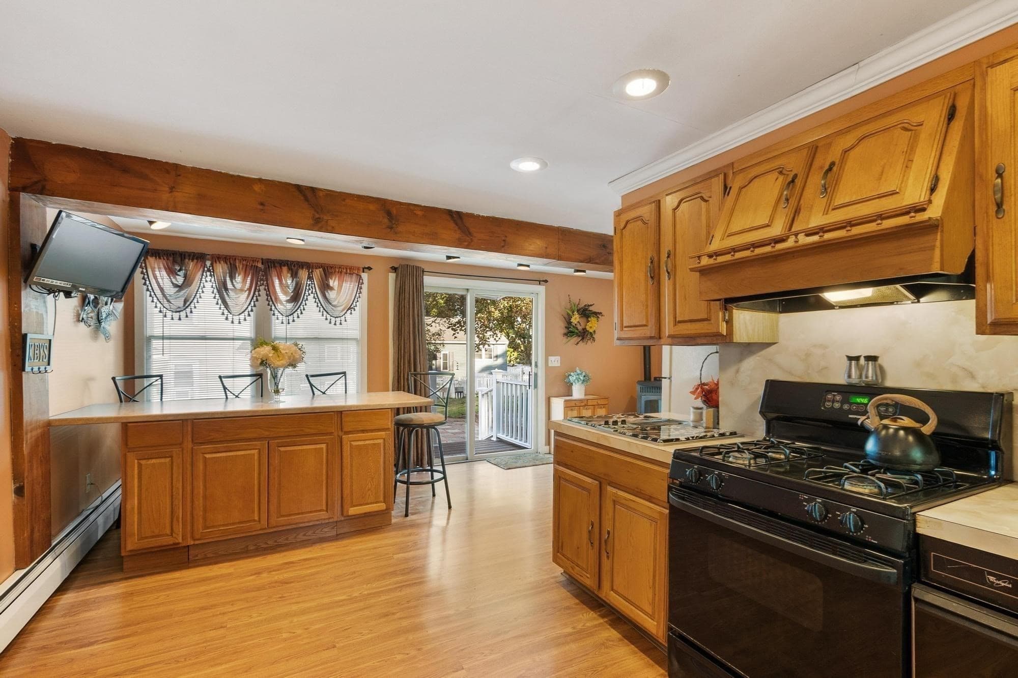 Single Family Residence at 41 Smith St, Fitchburg MA 01420, Fitchburg, photo 8 of 40