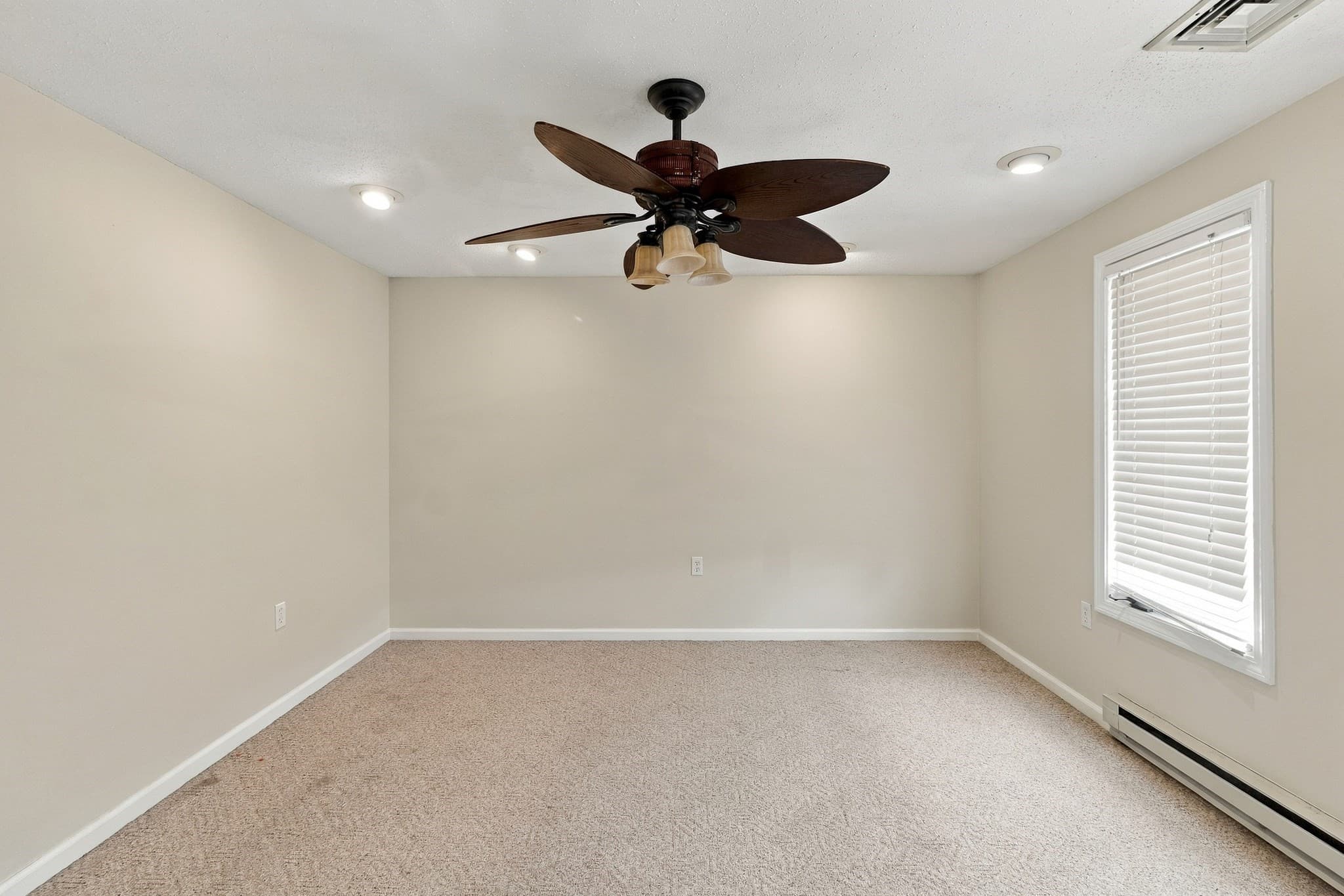 Condominium at 835 Mount Hope St # 22, North Attleboro MA 02760, North Attleboro, photo 18 of 27