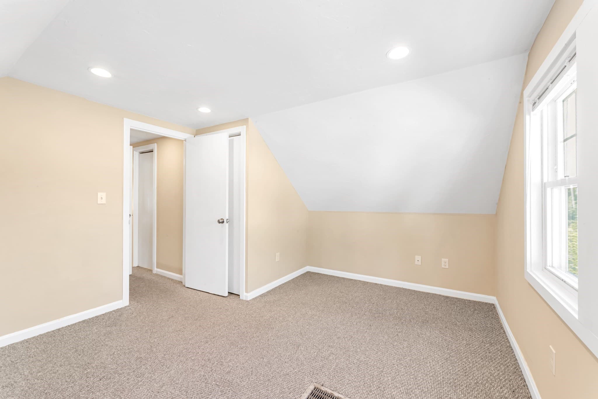 Condominium at 85 Potomac # 1, Boston MA 02132, Boston, photo 15 of 28