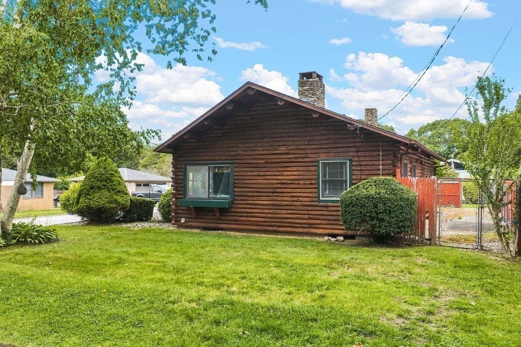 Single Family Residence at 24 Fisherman Rd, Fairhaven MA 02719, Fairhaven, photo 5 of 29