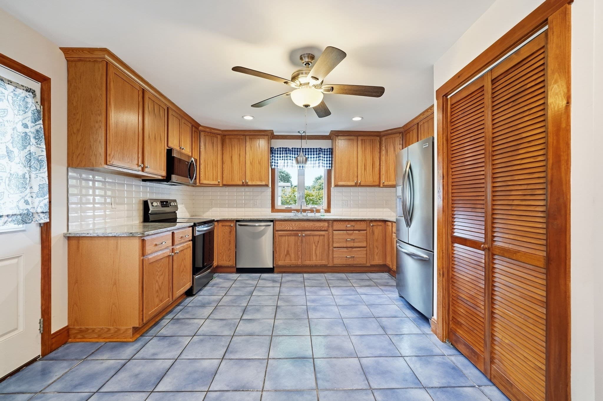 Single Family Residence at 40 W Belmont St, Ludlow MA 01056, Ludlow, photo 14 of 39