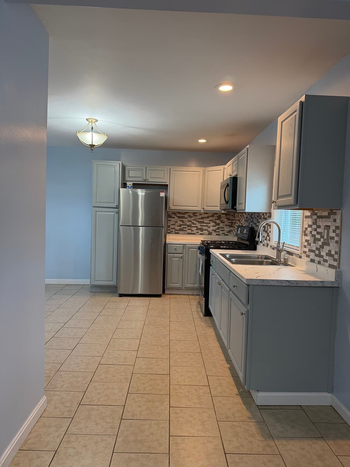 3 Family at 382 Green St Ext, Brockton MA 02301, Brockton, photo 3 of 13