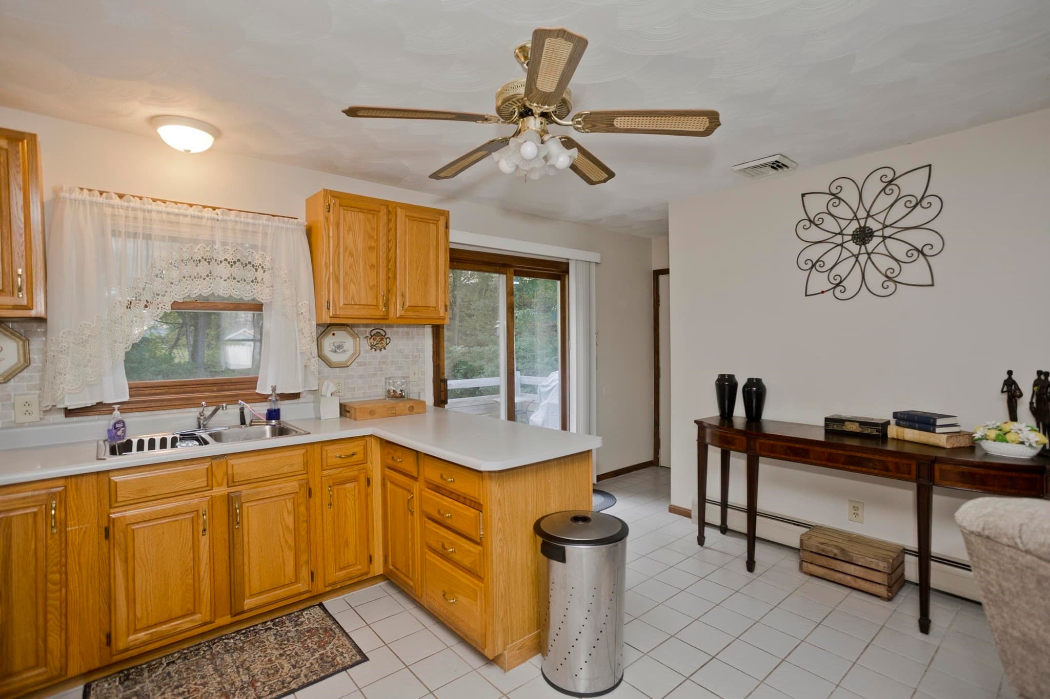 Single Family Residence at 30 Dale St, Holyoke MA 01040, Holyoke, photo 6 of 33