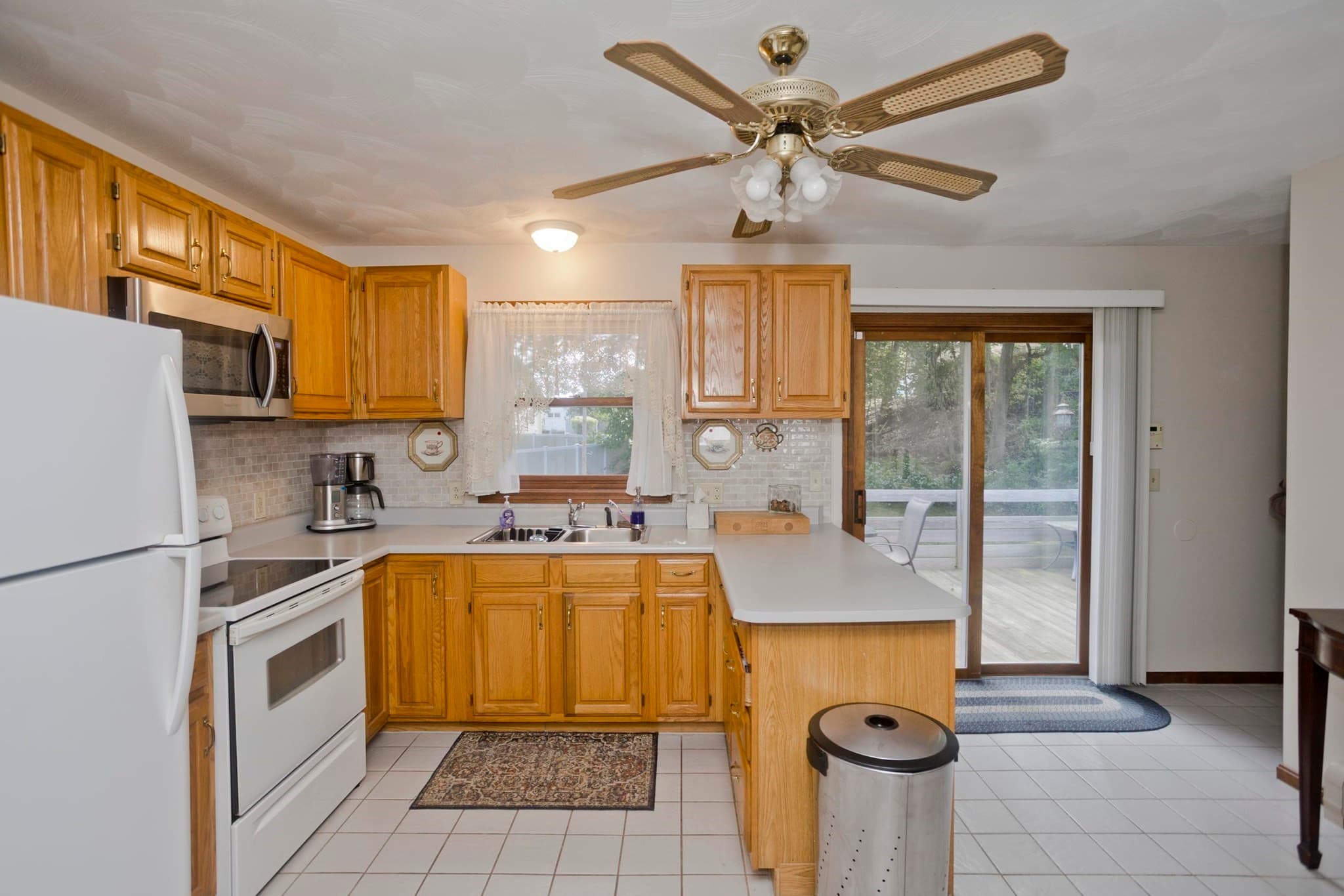Single Family Residence at 30 Dale St, Holyoke MA 01040, Holyoke, photo 5 of 33