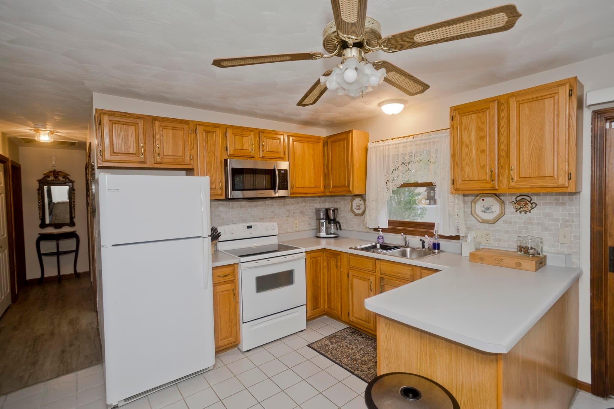 Single Family Residence at 30 Dale St, Holyoke MA 01040, Holyoke, photo 4 of 33