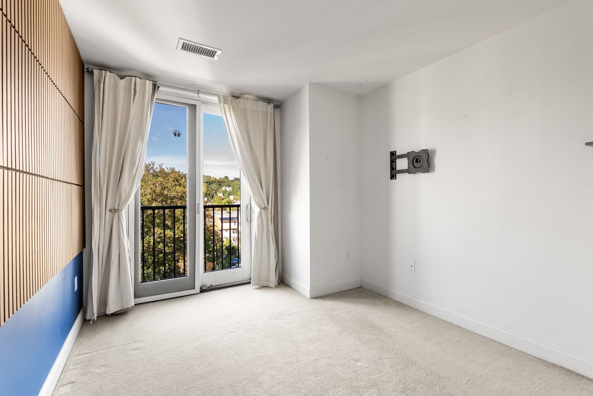 Condominium at 327 Centre St # 206B, Boston MA 02130, Boston, photo 2 of 16