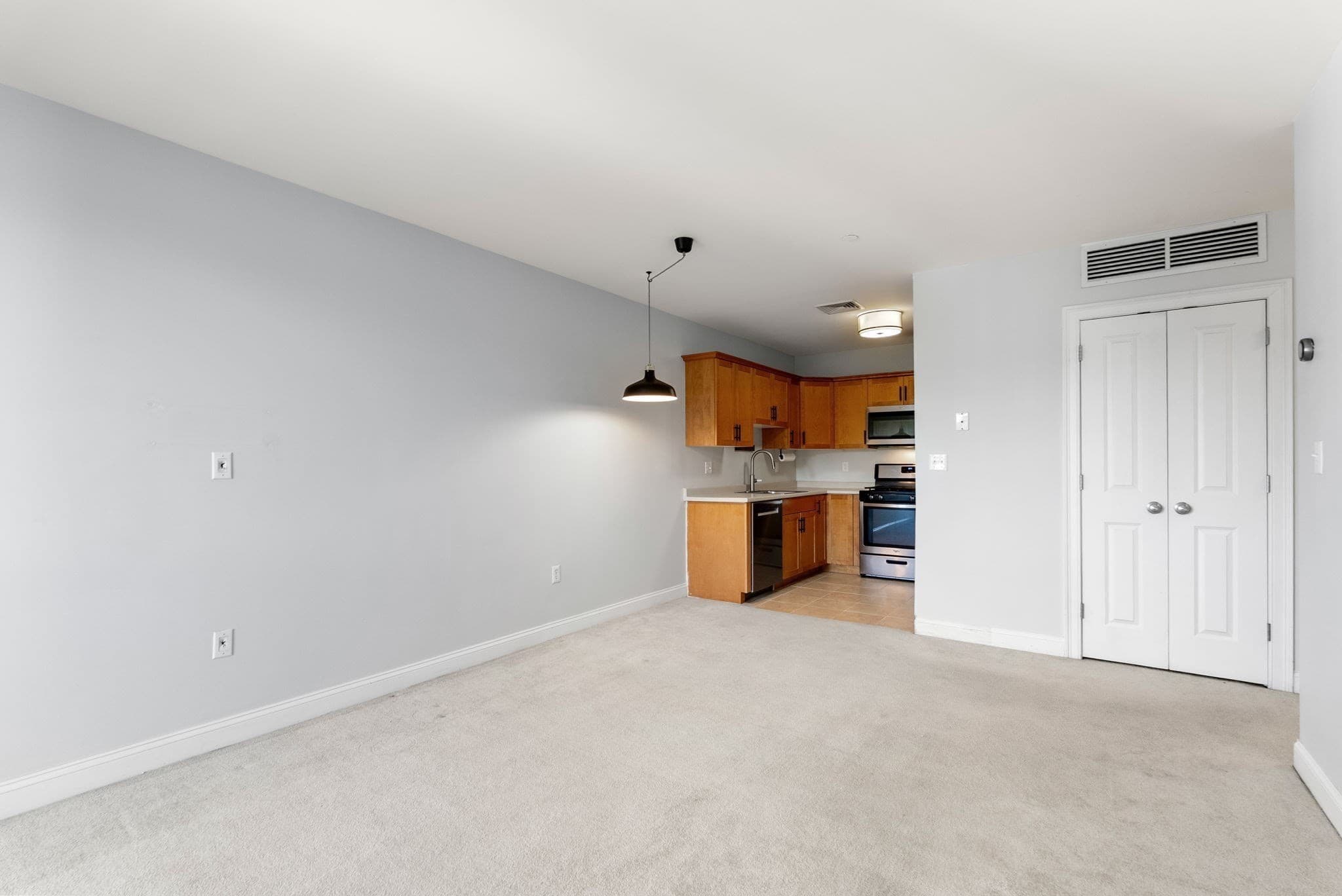 Condominium at 327 Centre St # 206B, Boston MA 02130, Boston, photo 5 of 16