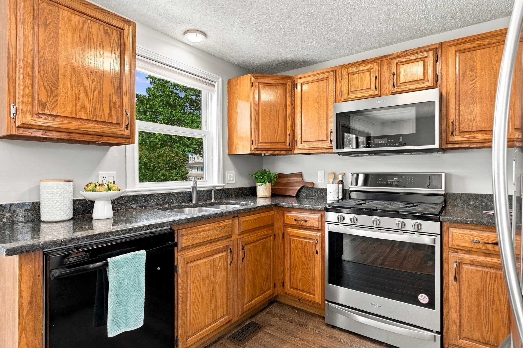 Condominium at 123 Merrimack Meadows Lane # 123, Tewksbury MA 01876, Tewksbury, photo 13 of 42