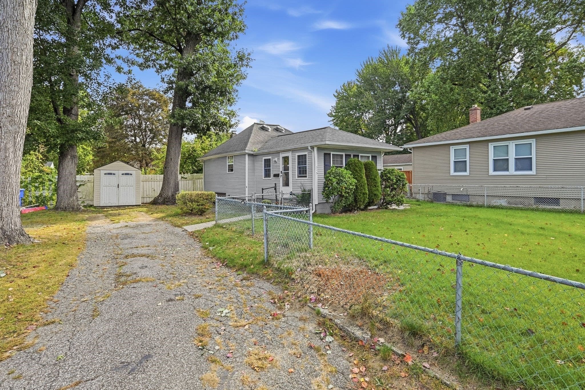Single Family Residence at 215 Eddy St, Springfield MA 01104, Springfield, photo 6 of 27