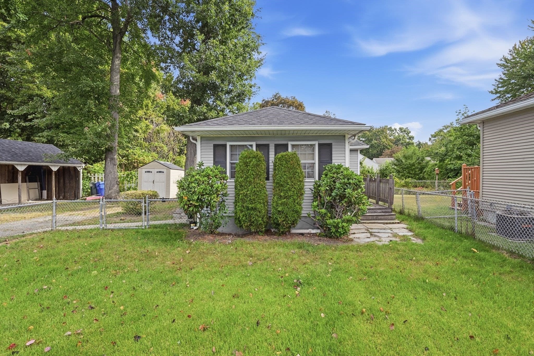 215 Eddy St, Springfield MA 01104