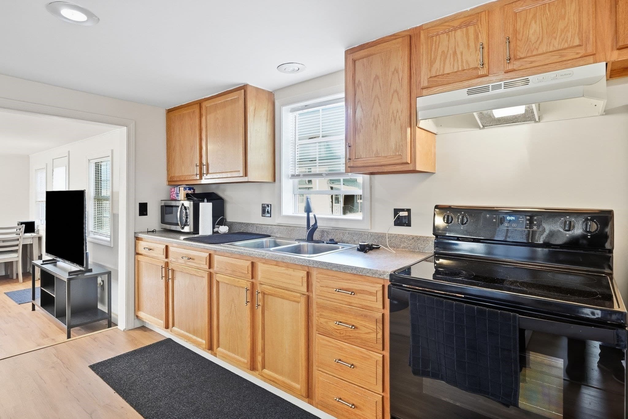 Single Family Residence at 215 Eddy St, Springfield MA 01104, Springfield, photo 14 of 27