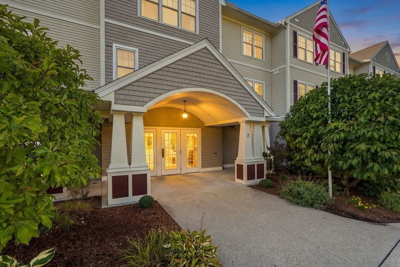 Condominium at 7 Crescent Way # 101, Sturbridge MA 01566, Sturbridge, photo 2 of 42