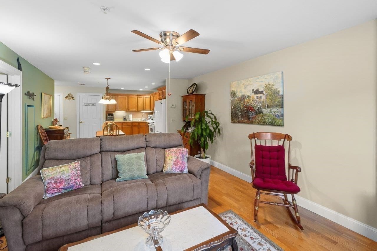 Condominium at 7 Crescent Way # 101, Sturbridge MA 01566, Sturbridge, photo 13 of 42