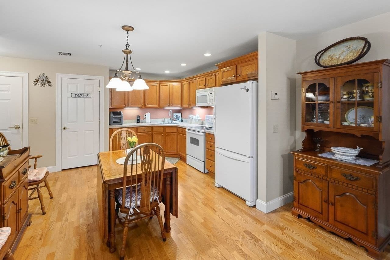 Condominium at 7 Crescent Way # 101, Sturbridge MA 01566, Sturbridge, photo 12 of 42