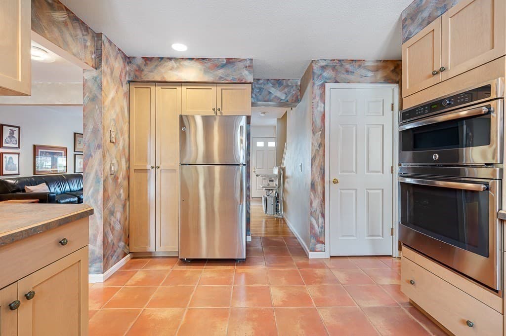 Condominium at 39 Waterford Drive # 39, Worcester MA 01602, Worcester, photo 7 of 34