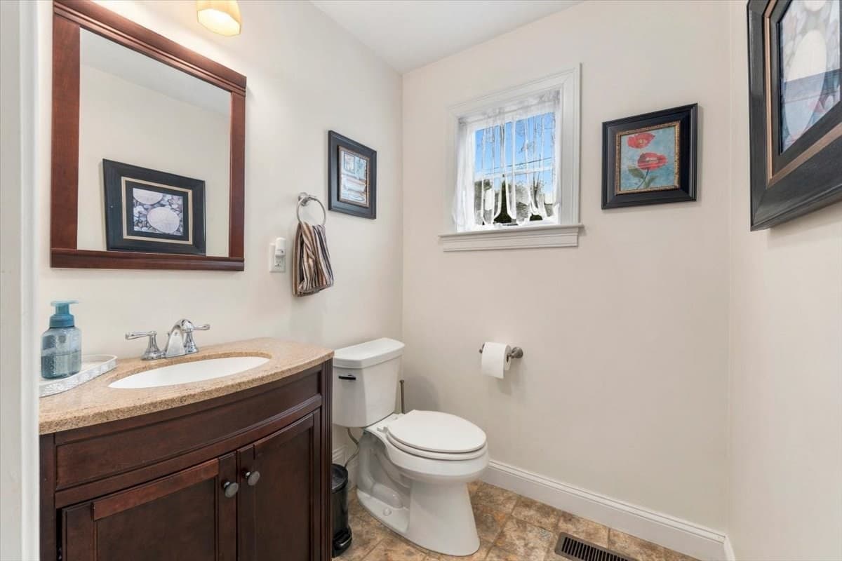 Single Family Residence at 276 East Street, Hingham MA 02043, Hingham, photo 12 of 41